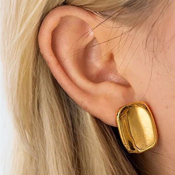 18K Gold Square Earrings*High Gloss Design*Minimalist Earrings - Picture 4 of 7